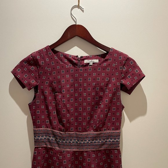 Darling Burgundy Patterned Size 8 Dress - Picture 4 of 4